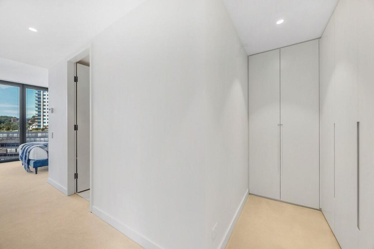 B1 Next To The Crown Door Step To Cafe Cbd Sydney